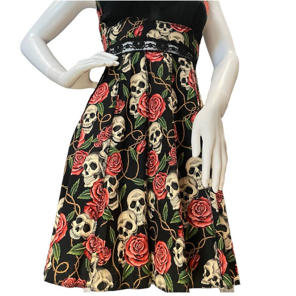 Shrine NWOT Vintage Cocktail Dress Skulls and Roses Print Size M - Picture 1 of 16